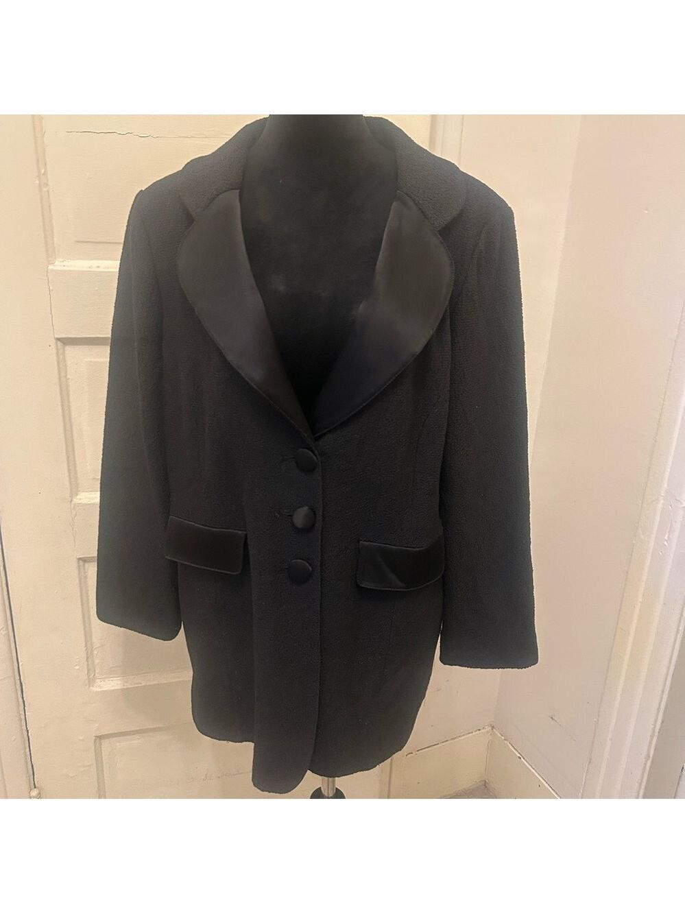 ST JOHN Tuxedo Blazer Satin Trim Holiday Party Old Money Witchy Rocker Chic
